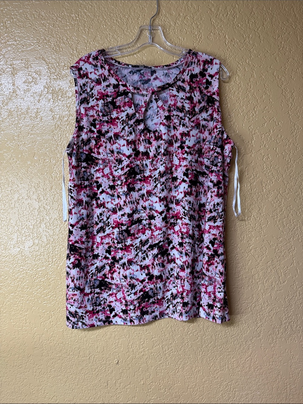 Jones Studio Pink Black White Abstract Keyhole Tank